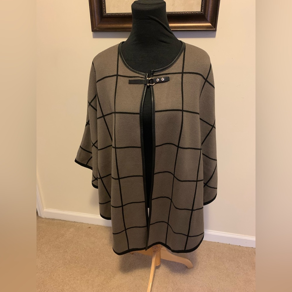 White House Black Market Pullover Shawl  Poncho Size Medium NWOT